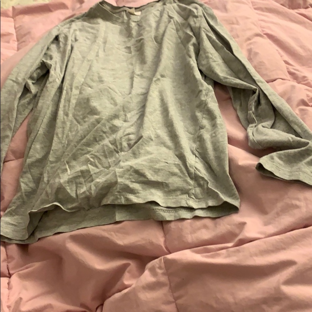Gray long sleeve, perfect staple